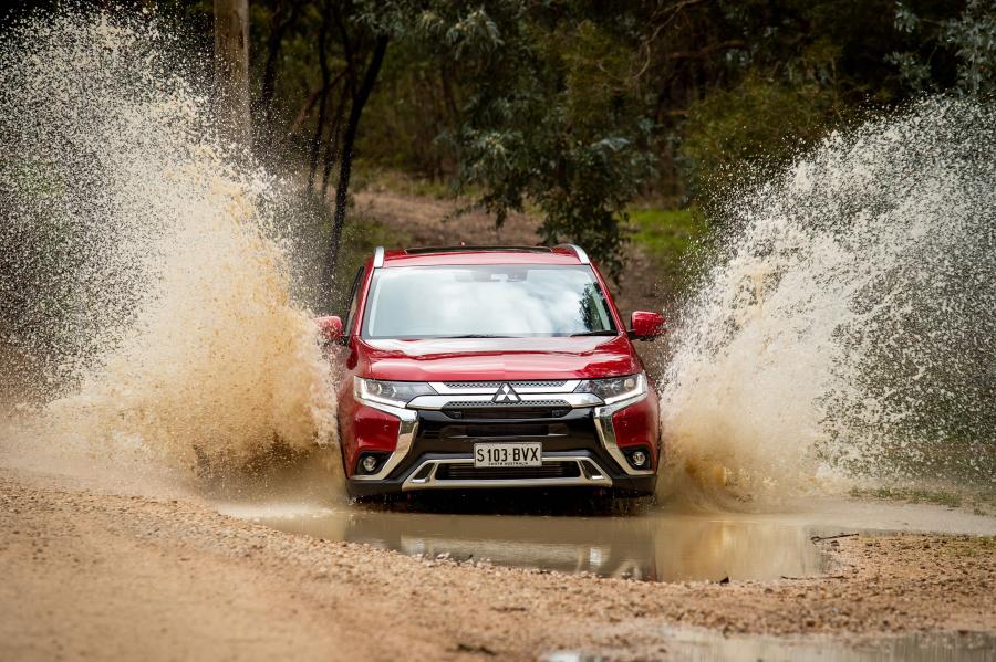  Mitsubishi Outlander Exceed 2018 года  (AU) (фото 5 из 13)
